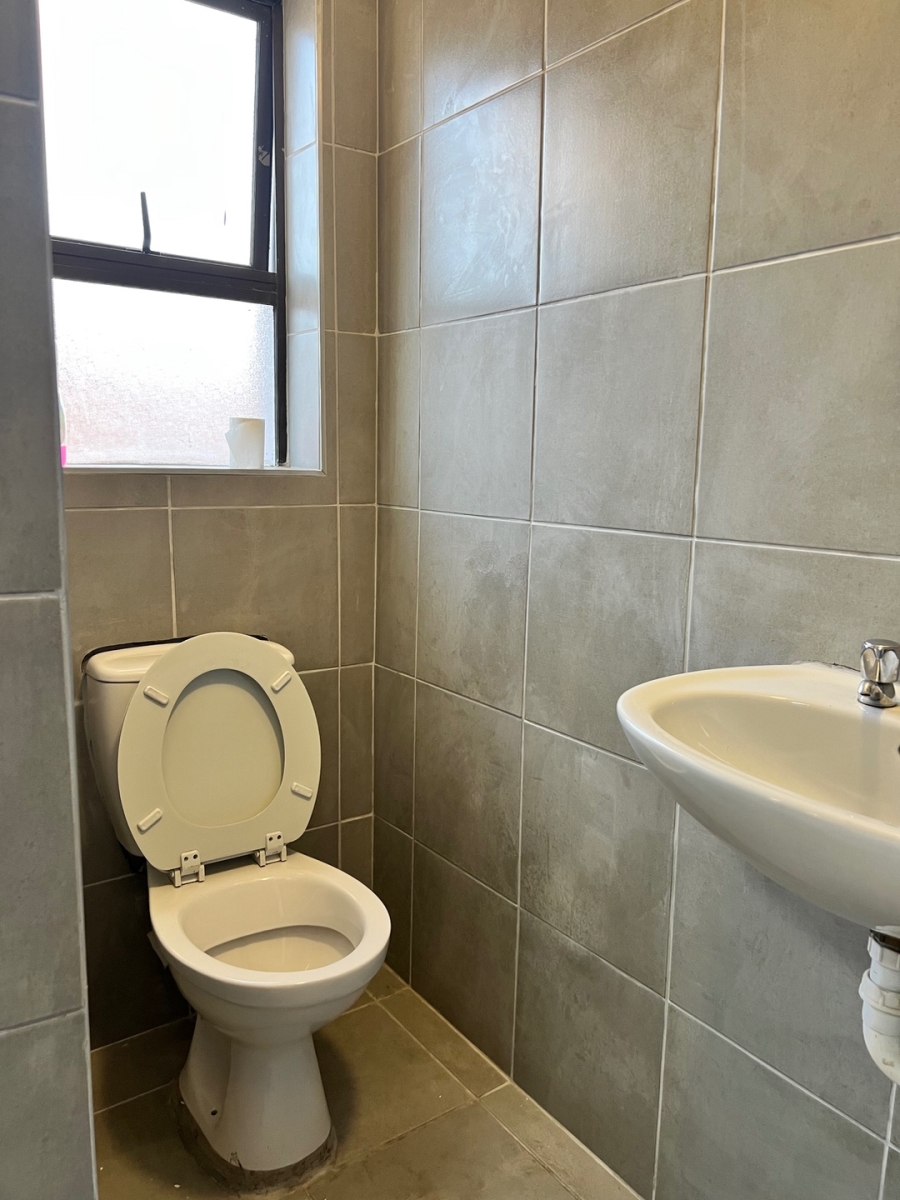 To Let 1 Bedroom Property for Rent in Malibu Village Western Cape